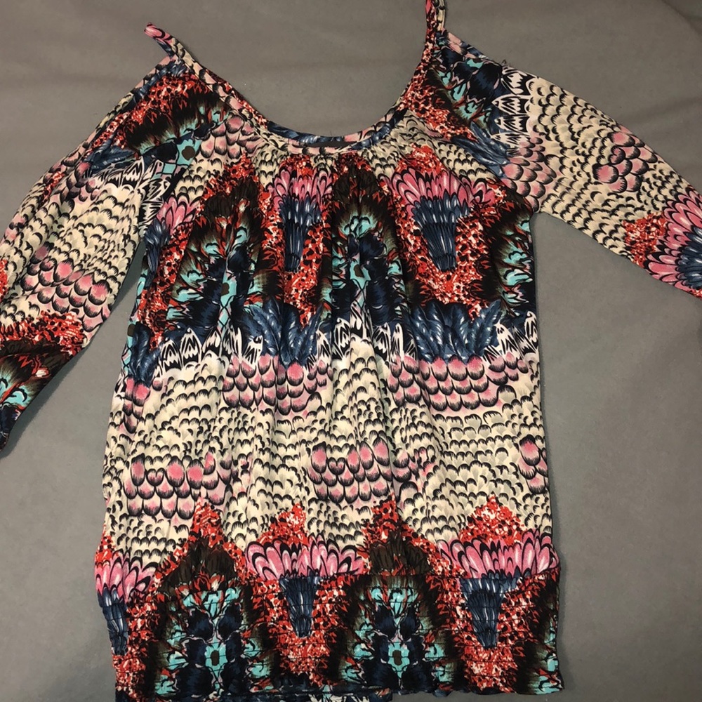 Cold shoulder patterned top